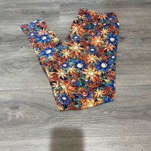 LulaRoe tall and curvy leggings